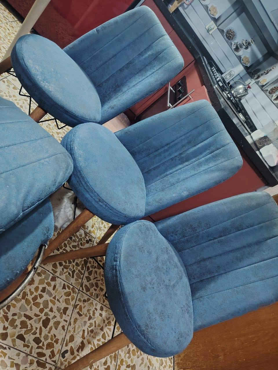 كراسي للبيع دوشمة شاموه ب ٣٥ واحد محتاج لحيم *********** بغداد حي أور سبع قصور شارع ابو احمد
