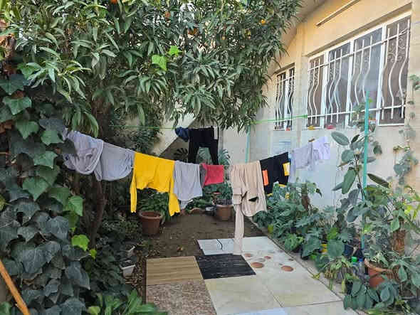 بيت بناء قديم للبيع او للاستثمار 
* حي الصديق قرب جامع المهيمن 
* المساحة ١٤٢.٧ م 
* واجهة ٩ م
* البيت مفصول طابقين
* الطابق الارضي غرفتين نوم واستقبال وهول داخلي وصحيات ومطبخ
* الطابق الثاني غرفتين نوم وهول داخلي وغرفة معيشة وصحيات ومطبخ 
* الإيجار الشهري ٦٥٠ الف
* سعر المتر  مليون و ٤٠٠ الف  
للاستفسار، يرجى الاتصال على الأرقام التالية:
- ***********
- ***********
- ***********
أو زيارة المكتب على العنوان التالي :
 المثنى، مدخل سايدين الرفاق، قرب مطعم المجلس

#البيت_المعمور_للعقار موصل
