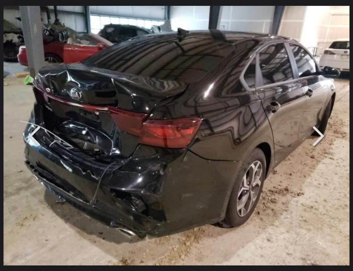 فورتي 2021
موصفات عتياديه
ويل كب 
شاشه كبيره 
تدعم اندرويد اوتو 
وكار بلي. 
رادار 
اوتو بريك 
رقم اربيل هزه جديده
ماشيه٤٩m
عليها  ادامه كامل
ضرر قبغ صندوك بدون ارباك
***********
