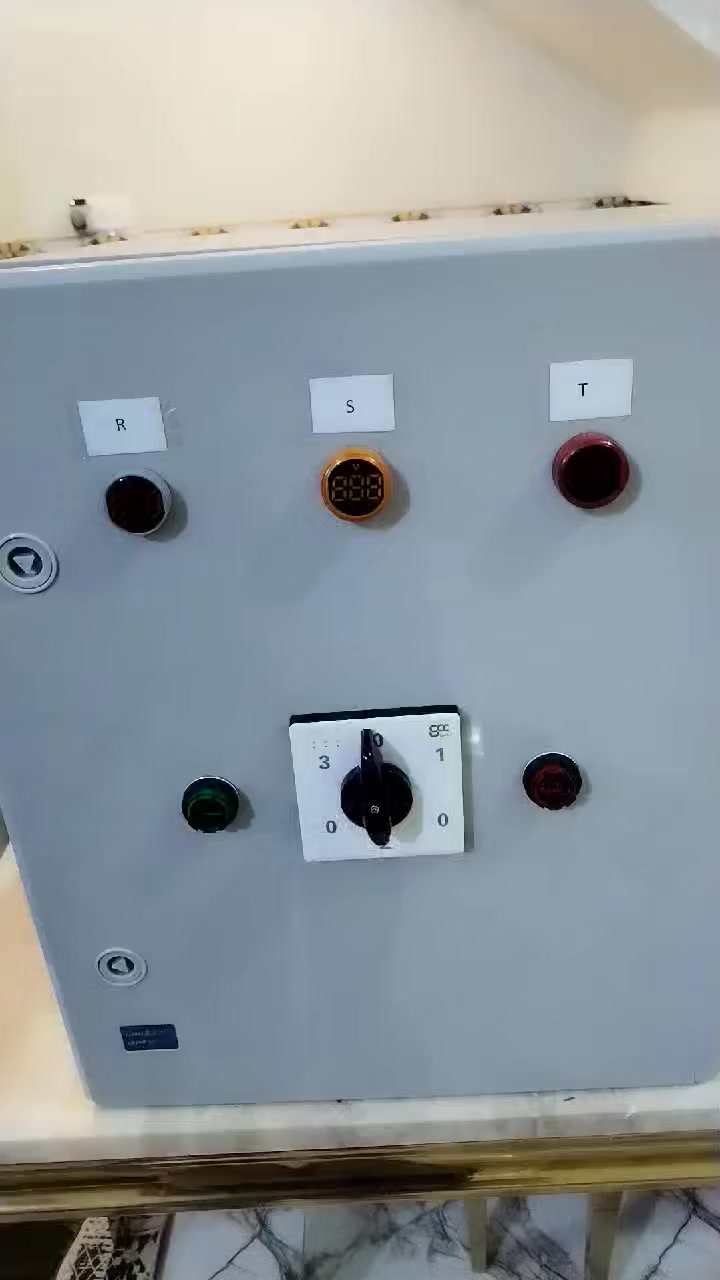 للبيع... 
بورد كهرباء 3ph منزلي جاهز
المواد  درجة اولى  والعمل بدقة.


**إذا كنت صاحب هذا الإعلان وتريد حذفه لأي سبب، رجاءا أرسل رسالة إلى الدعم الفني**