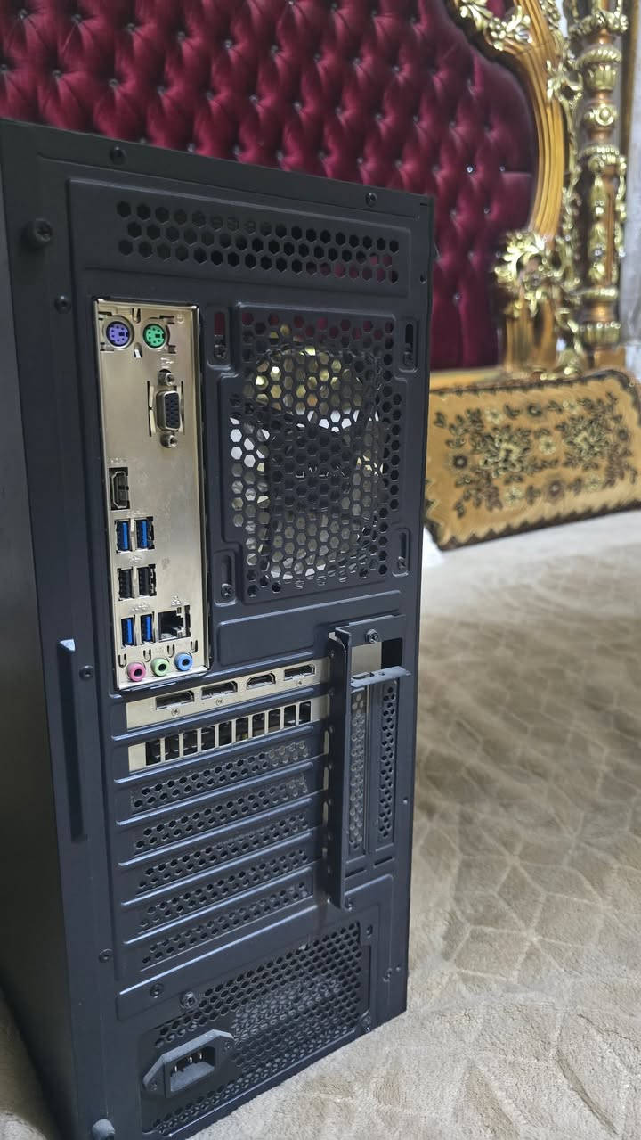 وحدة المعالجة المركزية AMD Ryzen 5 3600‏

بطاقة معالجة الرسوميات RTX 2060 inn03d‏

م.ب اسوس A320‏

ذاكرة الوصول العشوائي 16 جيجا بايت (8*2) 3200 ميجا هرتز

هارد 512 م.2 +500 HDD‏

مزود الطاقة AK 500 وات

جراب جالكسي 4 مراوح RGB للشاشة
لوحة مفاتيح الألعاب + ماوس الألعاب 
مع شاشه كيمنك
السعر 600بيها مجال


**إذا كنت صاحب هذا الإعلان وتريد حذفه لأي سبب، رجاءا أرسل رسالة إلى الدعم الفني**
