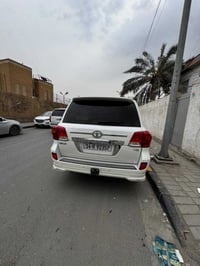 لاندكروزر GXR • V8 • ١٨٥ الف