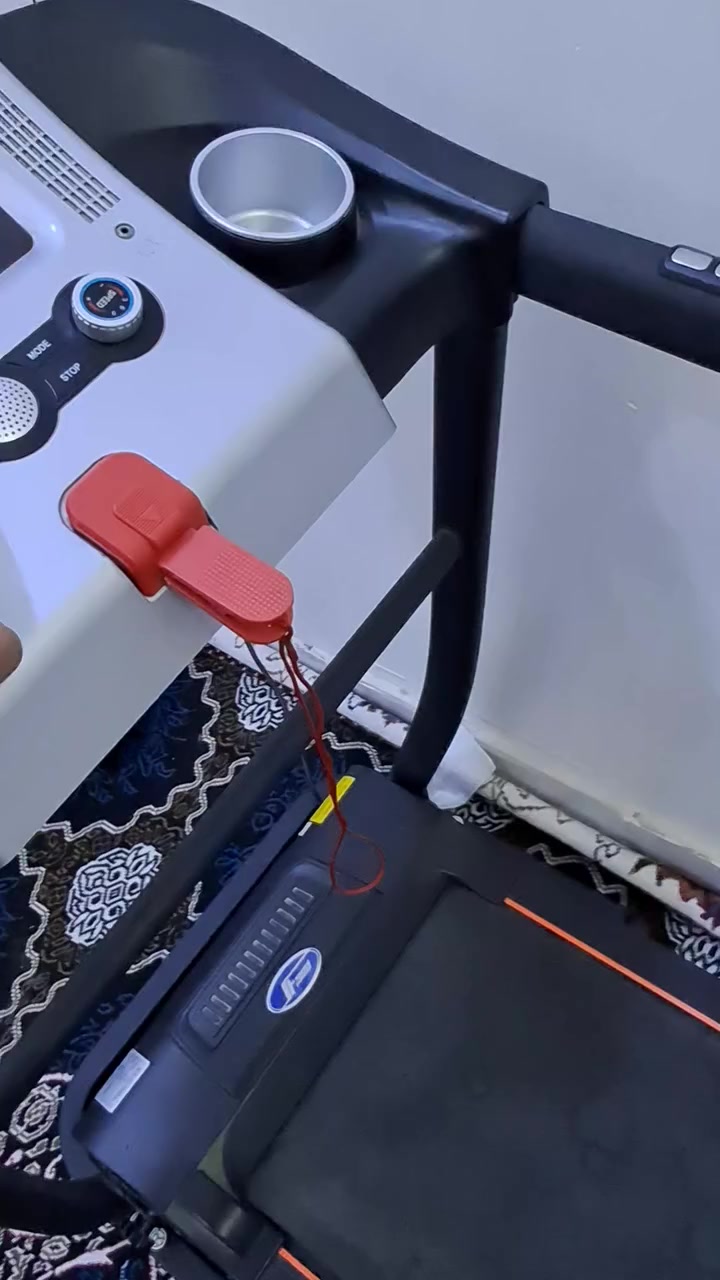 جهاز جري رياضي للبيع .. الجهاز نظافة ٩٠ % عشر سرع شاشة شغالة الماطور قوة (2 ..احصان) بسعر مناسب .. السعر ١٥٠ الف


**إذا كنت صاحب هذا الإعلان وتريد حذفه لأي سبب، رجاءا أرسل رسالة إلى الدعم الفني**