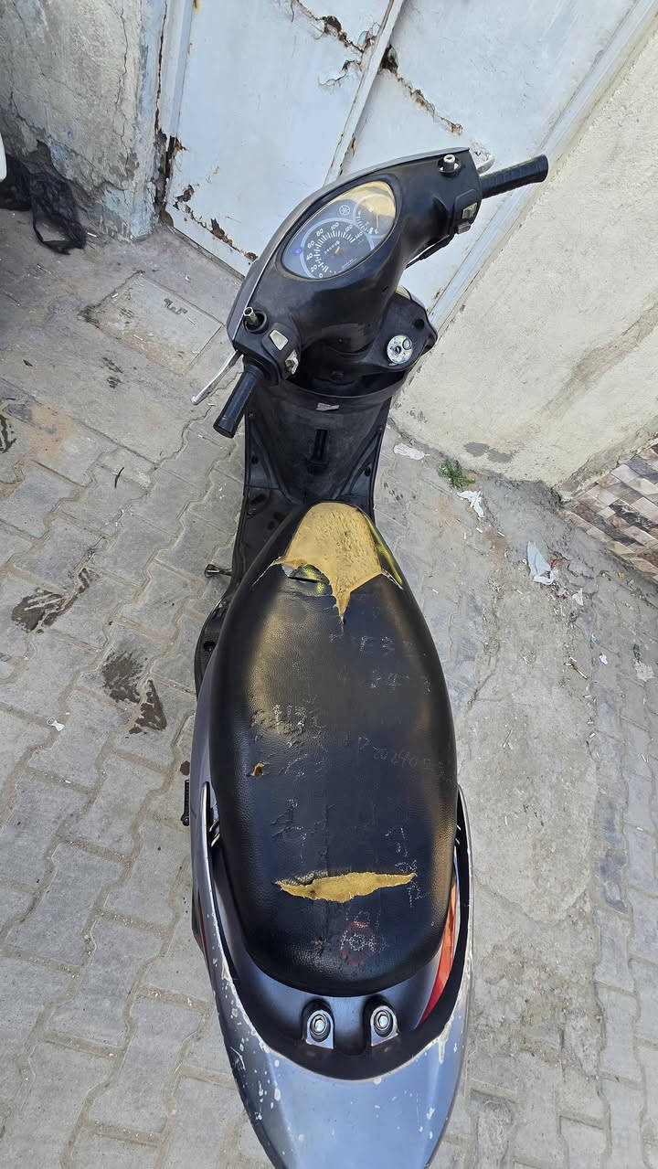 سلام عليكم دراجه للبيع بريز لايت ناصي كابريتر الدراجه رمبه صارلها اربع اشهر منزلها الدراجه خير من الله ومعروفه بالشارع الدراجه انطيك بيها ضمان وشرط تجي تاخذها من باب البيت الدراجه نكره سلف بأي وقت السعر 700 وبيها مجال عنواني الحريه وهذا رقمي  ***********
