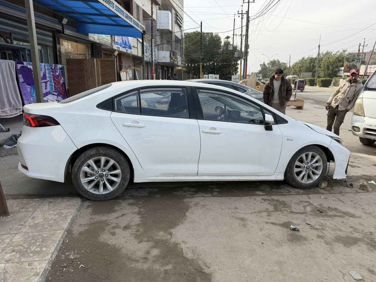 السلام عليكم كورلا هايبرد 2024 رقم بغداد
عله حادثهة السعر 110 العنوان بغداد الدوره 

‭0773 269 7220‬
