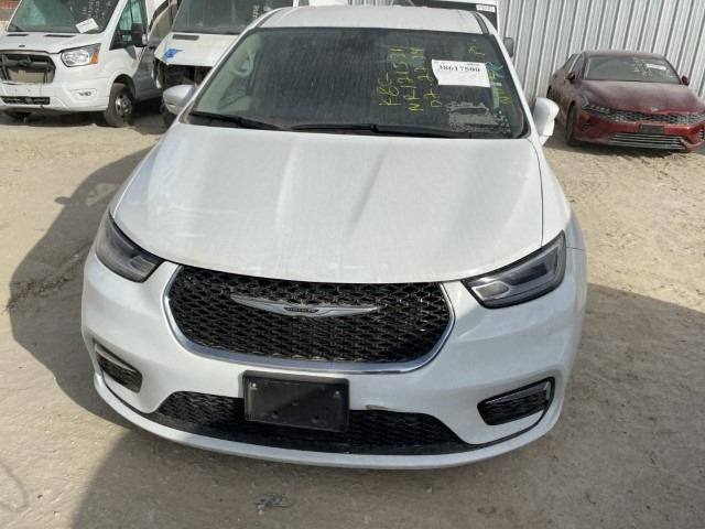 سلام عليكم اخوان
من رخصه الادمن المحترم، 
للبيع كلايسلر باسيفيكا 7 راكب موديل 2022 هايبرد ،بلك ان، ابيض اللون جديده جدا ،تقريرها كلين تايتل من المزاد، مواصفات فول ماعدا الفتحه Touring L،تنشحن من الكهرباء المنزلي وتمشي حدود 80 كيلو بدون اشتغال المحرك، محرك 6 سلندر حجم 3600سي سي ،كشنات جلد، حساسات دعاميه،كامرات امامي وخلفي وجوانب (5 كامرات) ،باب الجوانب كهرباء،الجنطه كهرباء ،حساس مسار،حساس تصادم،كشنات تدفئه وخزن، تبريد 3 قطع، شاشات بالكراسي،وبقيه المواصفات معروفه. بيهاطخه بسيطه حافه الجاملغ الخلفي تصلح وانصبغ.بدون اريباك،جميع الاريباكات سليمه 100%100. 
مرقم بغدادالدولي،
مكان السياره بغداد زيونه ،صور ورقم الشاصي موجوده في المنشور.
السعر 25600$ قابل للتفاوض يعني 256 ورقه
للاتصال *********** او ***********
