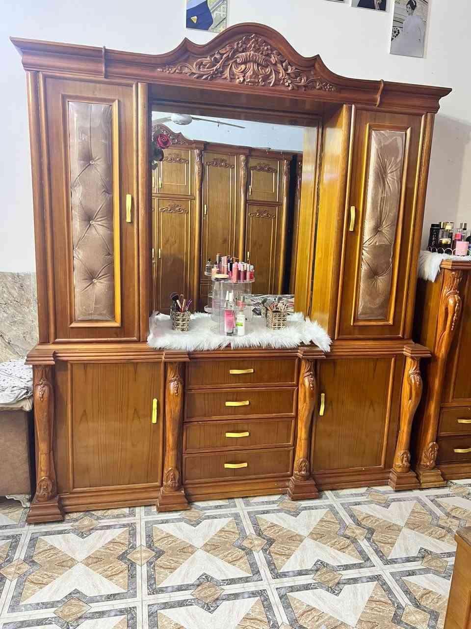 غرفة نوم خشب عراقي ثقيلة للبيع ب3قفل استفسار ***********
