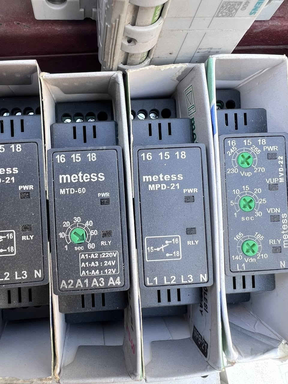 السلام عليكم يتوفر 
ڤيز فلر متغير تركي اصلي سنكل +ثري فيز 👈 10 الاف
تايمر تركي اصلي 👈 8 الاف
رلي ABB 11 بن 👈 6 الاف 
تايمر ساعه صيني 👈 5 الاف 
جوزه حمايه بيت 👈 12 الاف 
يوجد جميع المواد السيطره اي تي اس جمله مفرد 
بغداد 
عكد النصارى توجد خدمه توصيل جميع محافضات العراق 
***********
حسن المذكور
