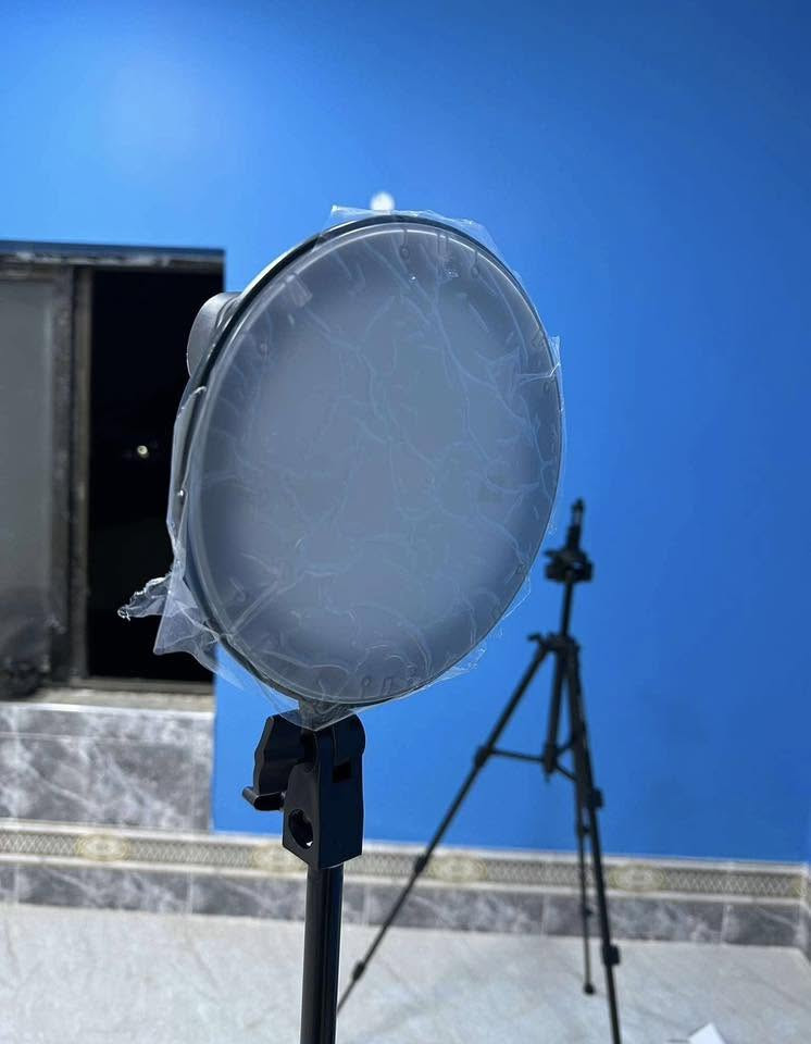 البيع لاعلى سعر
اضاءة سوفت بوكس LED عدد 2 مع ستانداتها 

اضاءة RGB LED عدد 1 مع الستاند بطاريات جديدة غير مستخدمة 

ستاند موبايل 

واتس اب ***********
