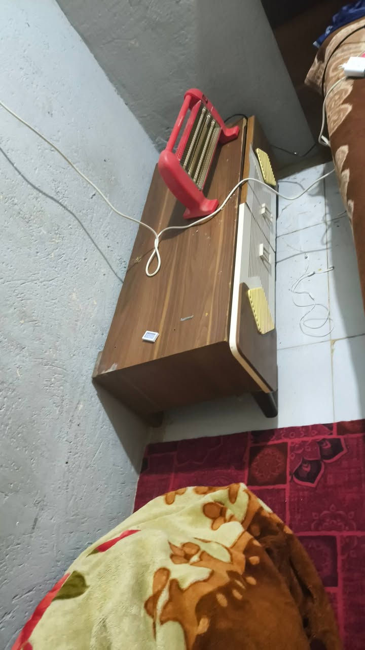 سلام عليكم غرفه بدون كنتور للبيع سعرها 100 وبيههة مجال بس ميز تواليت عايزه ترتيب لأن جبته مفصخ وما عرفت أشده مكاني حله سيف سعد ***********
