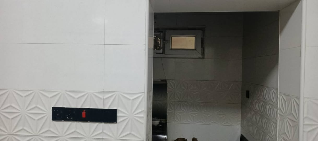 دار للبيع بالخيرات 200 طابوصرف واجه ٨ متر شغل درجه اولى طابوك جمهوري مطلوب اسكان ٣١مليون صار سنه ونص من كمل جديد يباع مع الاثاث وبدون اثاث للاستفسار اتصل ***********
