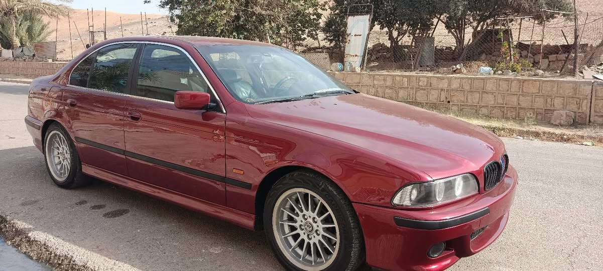 للبيع BMW صقر موديل 1997 سنوية باسمي كاربون بانزين بيها مكينه وكير شرط حجم المكينة 528 اصل تك فانوس السيارة بدون ضرر  كم قطعه صبغ بس ابيع عام السيارة فول مواصفات طخم تايات جديد السعر 110$
***********
