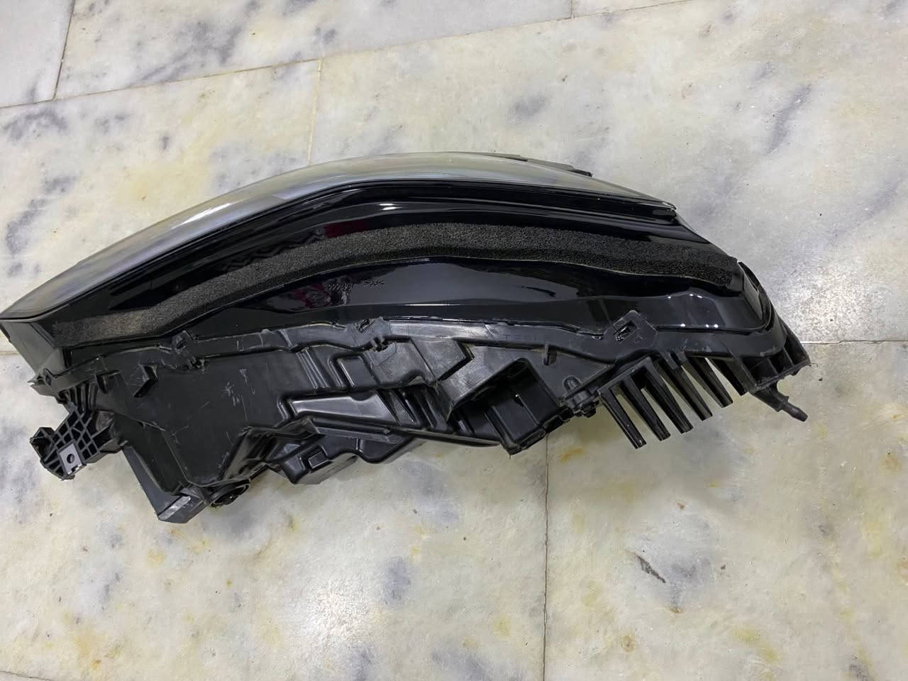 السلام عليكم
لايت تسلا الشكل الجديد مكفول من التصليح 

ب 270 دولار 

مكاني اليرموك 

***********
