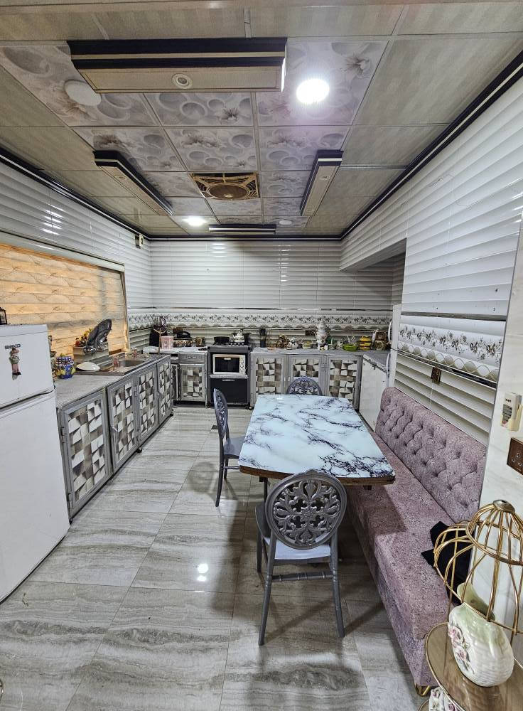 دار ركن للبيع حي الاعلام يقع الدار على شارع 20 متر مساحة 168 متر واجهة 10سند طابو ملك صرف شرط التحويل يتكون من كراج كبير مع صحيات خارجية ومطبخ واستقبال وهول وغرفتين على واجهة البيت مع مناور وصحيات داخليه 
#حي_الاعلام #مكتب_قصر_الامراء_العقاري 
للاستفسار حول السعر والتفاصيل الاتصال على الرقم *********** متوفر واتساب ايضا
