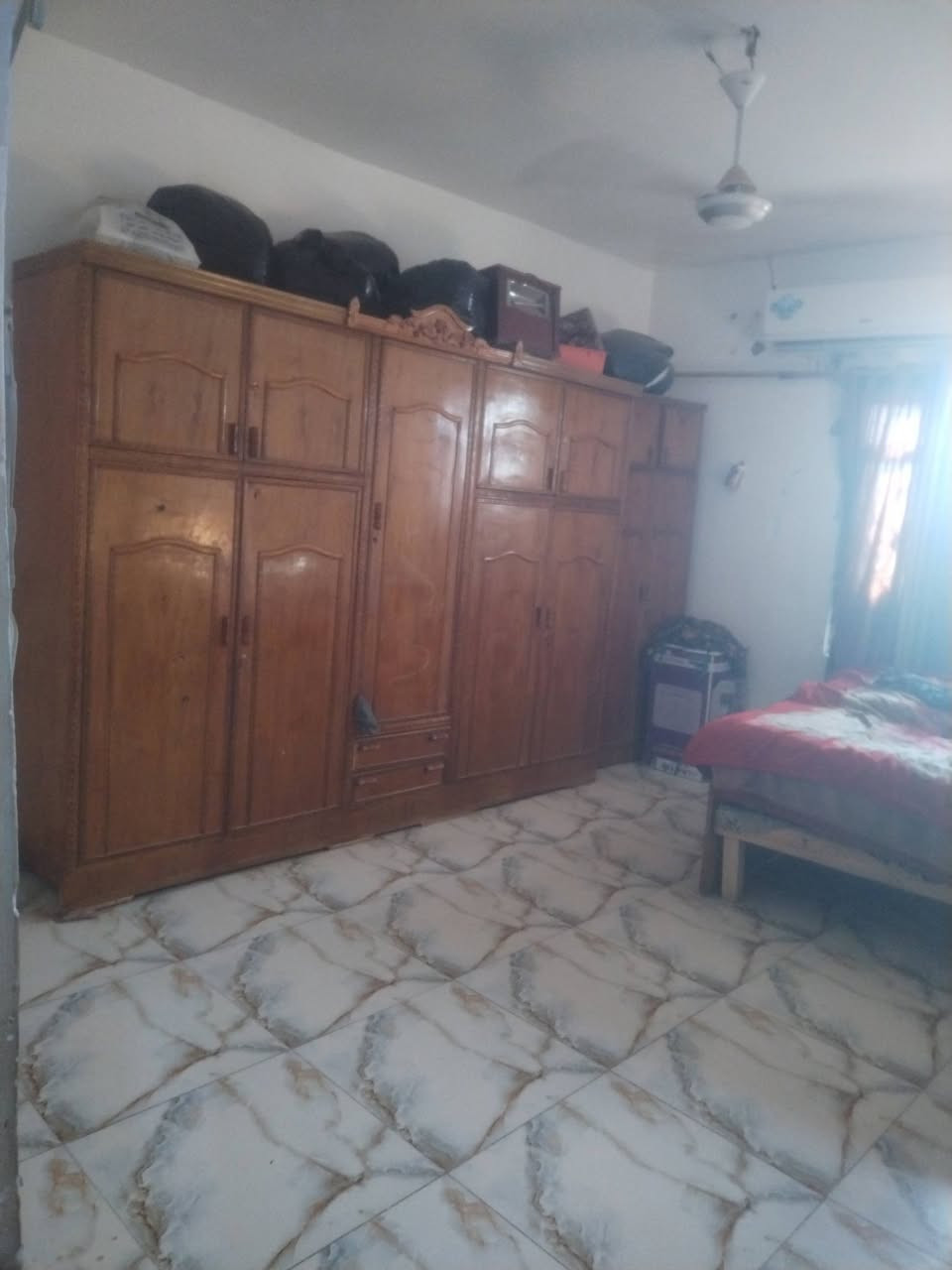بسعر مناسب جداً
🏠 بيت جاهز للبيع – الديوانية / على طريق السنية عمود 706
📐 المساحة: 160  متر
▪️ الواجهة 10 متر × النزال 16 متر
✅ التفاصيل:
▫️ سند 25 زراعي بعقد أصولي جاهز
▫️ البيت يتكون من غرفتين ومطبخ وصالة واستقبال
 ومجمع صحيات وطارمة 
▫️ مداور ثاني يوم 
▫️ خدمات كامله تبليط بالباب 
▫️ يبعد  100 متر فقط عن الشارع العام ديوانية حله 
💰 السعر 39   مليون وبي مجال قليل 
📞 للاستفسار:
خاص أو الاتصال على الرقم امير الفتلاوي
***********
