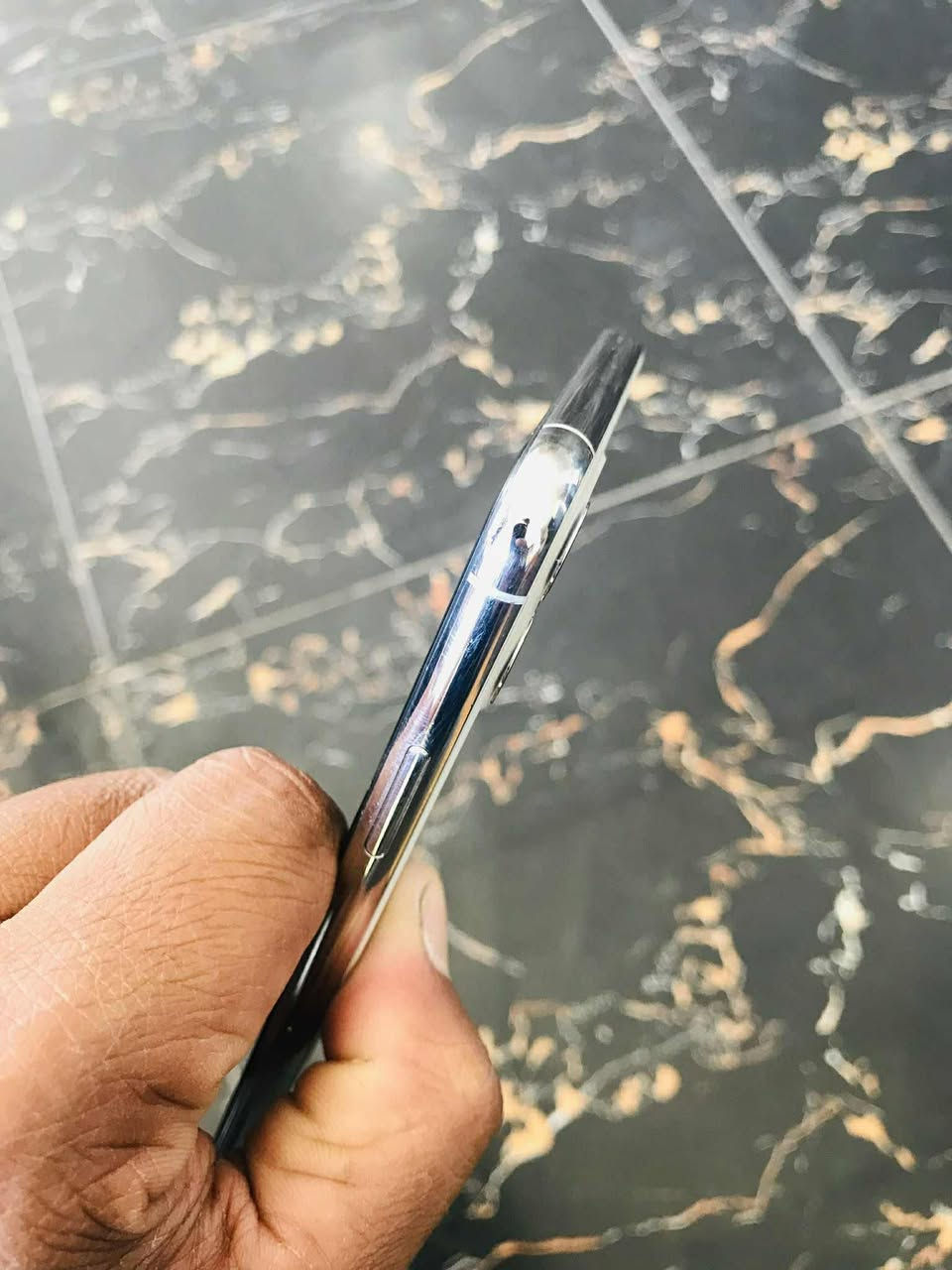 يفون 11برو ماكس.       دبل خط.            ذاكره 256.                 باتري 90  شرط ما مفتوح نضافه فول           (380)وبي مجال 
***********
الي مو شراي لا يكسر بل مبايل
