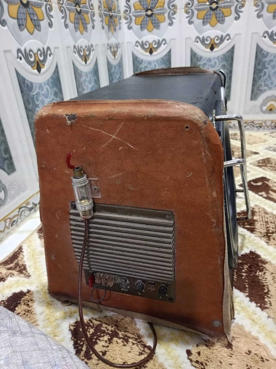 مضخم سياره حجم كبير نضيف استخدام قليل يشتغل بس دمام (مابي صوت) السعر 60 الف للتواصل مع هذا الرقم ***********
