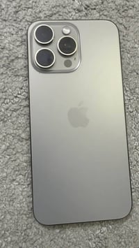 ايفون 15 برو ماكس جهاز نظيف شخط مابي  ذاكره 256  بطاريه 88  السعر مليو...