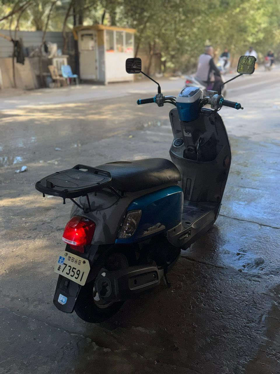 السلام عليكم دراجه بوليس مسصره دراجه موديل 2011 دراجه داخله رصاصي والون ازرق مثل ما ابين بل صوره الستفسار عله الرقم ***********
