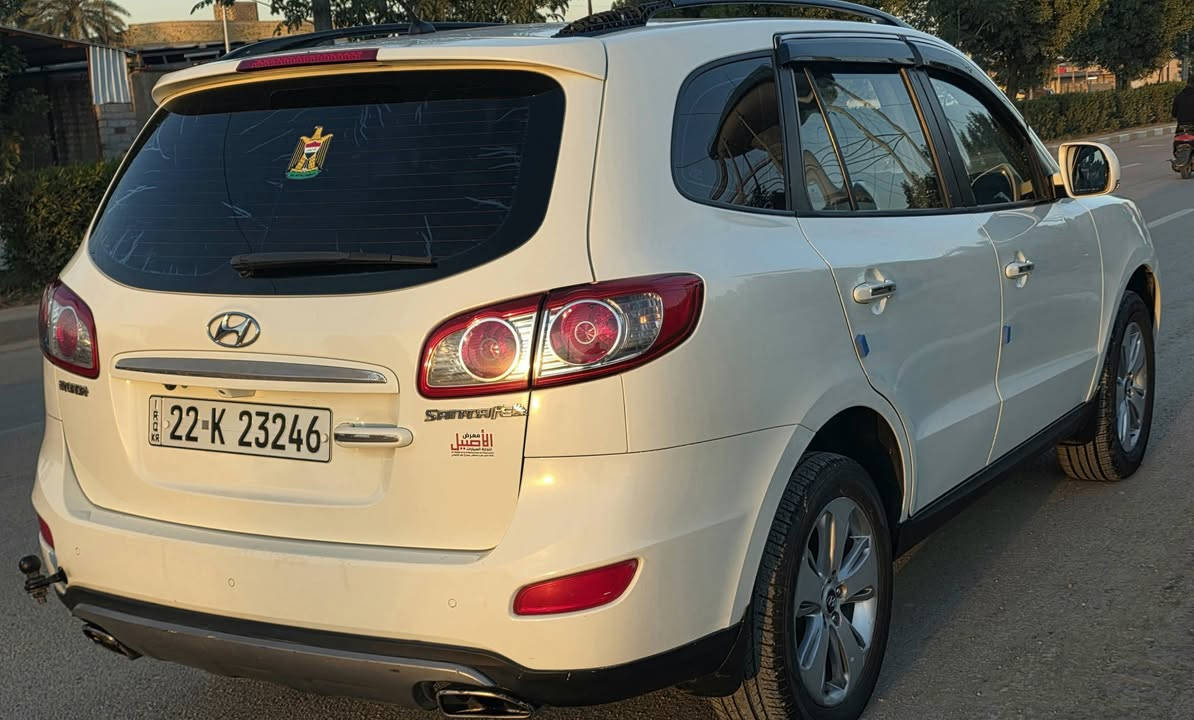 السلام عليكم 
للبيع هونداي سنتافي 2012خليجي مكينه 2400دوش
فول مواصفات..بصمه 
بيهه رشات صبغ. ... السياره جديده وجاهزة بمعنى الكلمه مكينه كير حداديه تخم تاير تبريد تدفئه رقم اربيل الدولي بأسمنه تحويل وكاله حاضر 
العنوان بابل الشوملي / السعر120$/***********\\***********
