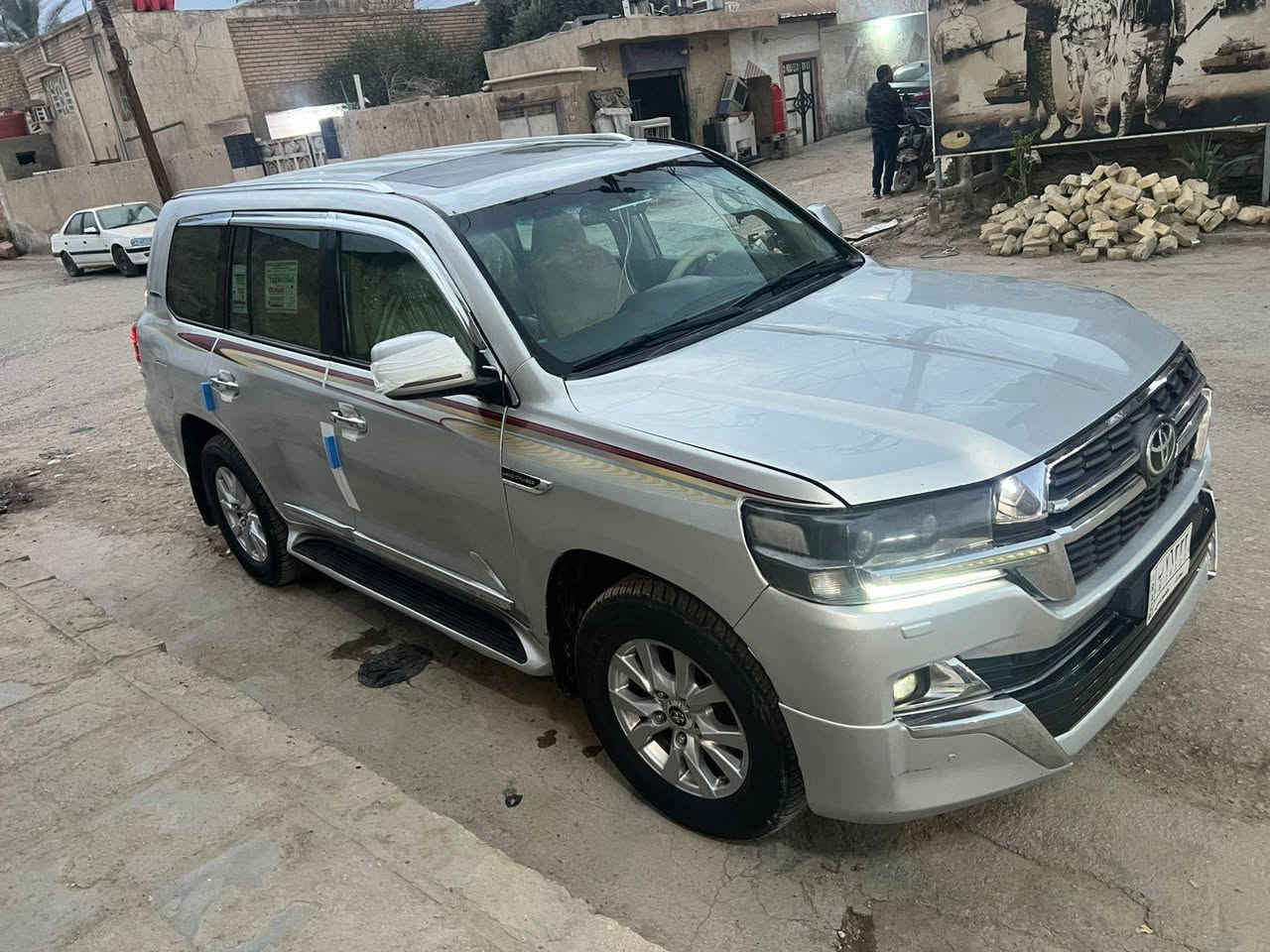 سلام عليكم سيارة لاند كروز للبيع و مراوس موديل 2008 محدثه 21 سيارة جديدة كلش كير مكينه تخم تاير حداديه تبريد جاهز سيارة السعر 235 وبيها مجال كلش بسيط الستفسار ***********
