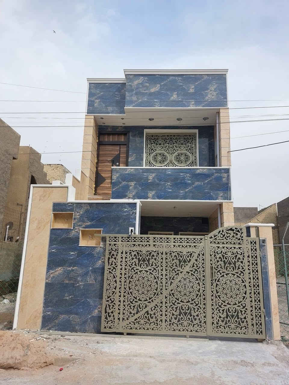 السلام عليكم
خلفة واجهات كافة مرمر حجر بورسلين فوم طلس 
ترميم منازل تسليم مفتاح شرط شغل درجة اولى 
مكاني بغداد حي الجهاد 
***********
