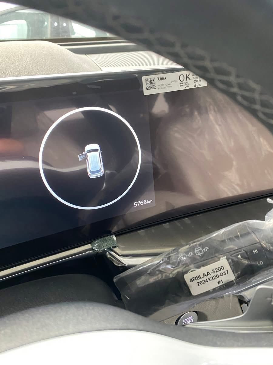 سورنتو 25 رقم بغداد الجديد،ماشية 5 الف  ضمان الدولية  5سنوات فئة 4X يعني اعلى فئة بسورنتو  فور ويل  مقاعد جلد  مقاعد تبريد تدفئة بنوراما 4 كامرات داتاشو ويل 20  كراسي كهرباء جنطة كهرباء  درايف مود ( 7 أنظمة قيادة )  اوتو هولد  مساعد انحدار مانع انزلاق هندبريك دكمة بردة ابواب خلفية انارة داخلية ليزرية متغيرة لد LED امامي وخلفي  لايت زنون عالي ناصي وباقي المواصفات معروفة    السيارة بيها بحافة الصندوق مكان بارد مقدار 20سم موضح بصورة   وباقي السيارة مكفولة كفالة عامة   السعر 363 مع مجال بسيط   ***********.
