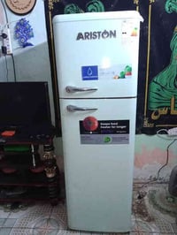 ثلاجه 14 قدم اخت الجديده للبيع السعر 400 أو بيهه مجال بسيط.  دراجه للب...