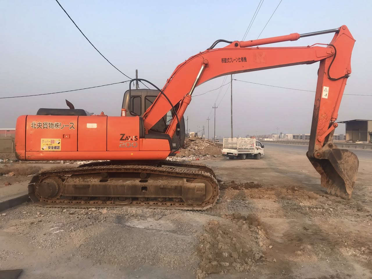 السلام عليكم للبيع حفارة هيتاشي زت موديل 2005 رقم الماني تبريد بلادي حفارة جديدة وبلادية كهربائيات كلها شغالة حدادية مال زيرو من زنجيل و رولات وصينية النضافة 100/100 جاهزة من كلشي ومابيها اي نقص الاستفسار الاتصال على الرقم ***********
