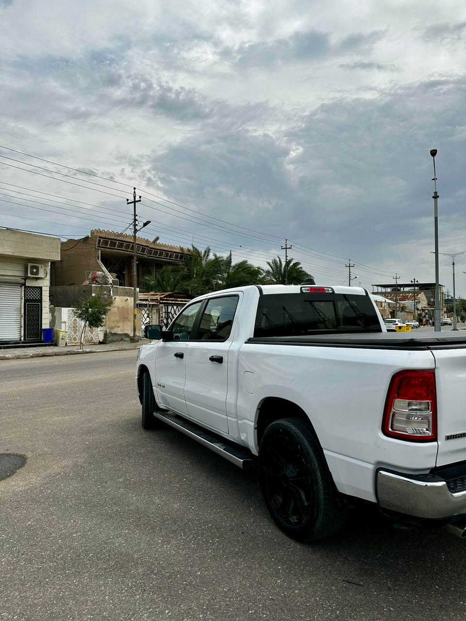 للبيع دوج رام بك هورن
هيمي 8 سلندر 5.700
مديل 2023
ماشيه 33الف
شاشة وسط
تدفئه مقاعد وستيرن
رقم بصرة تحويل ثاني يوم
مكان بصرة المعقل
وارد امريكي تبديل فقط بنيد
ايرباك ستيرن ودشبول فقط
محدث بجم لمتد
سعرها 270 وبيها مجال جدا قليل للشراي السياره كفاله وجاهزه من كلشي عدا البنيد مبدل 
للاستفسار
*********** البصرة, العراق
