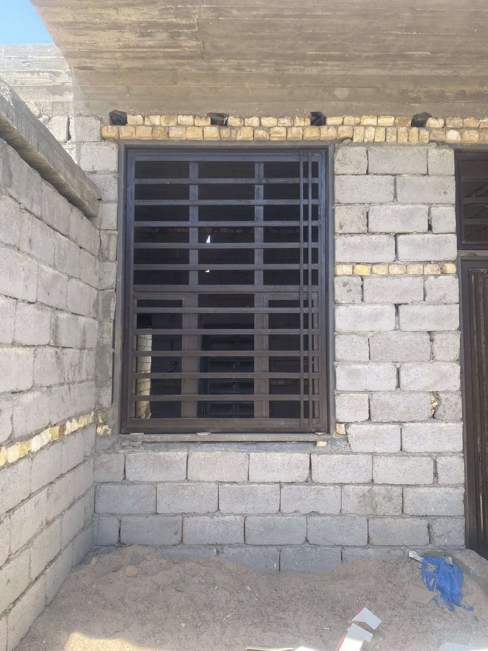 هكيل زراعيه للبيع/مساحة ٢٠٠م / سديناويه شارع المستوصف قرب شركة المجاري 
بناء البيت غرفه 2 وصاله ومطبخ وأستقبال/ كل خدمات متوفر 
***********
