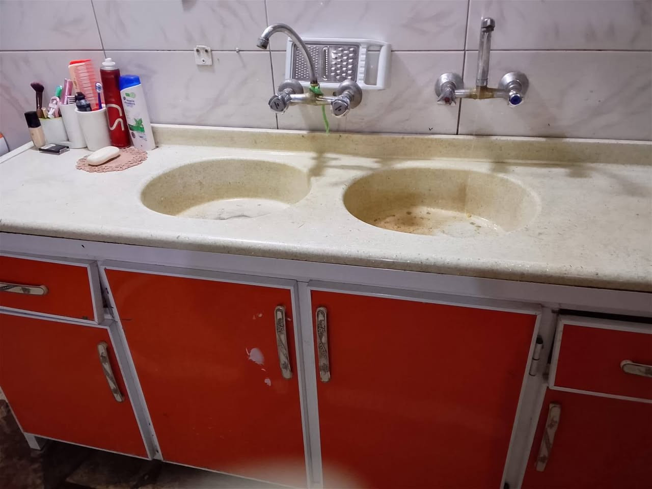 السلام عليكم كاونتر للبيع سنك مرمر نضيف للبيع ٦٠٠ وبي مجال بصيط المكان حي اور *********** الاستفسار
