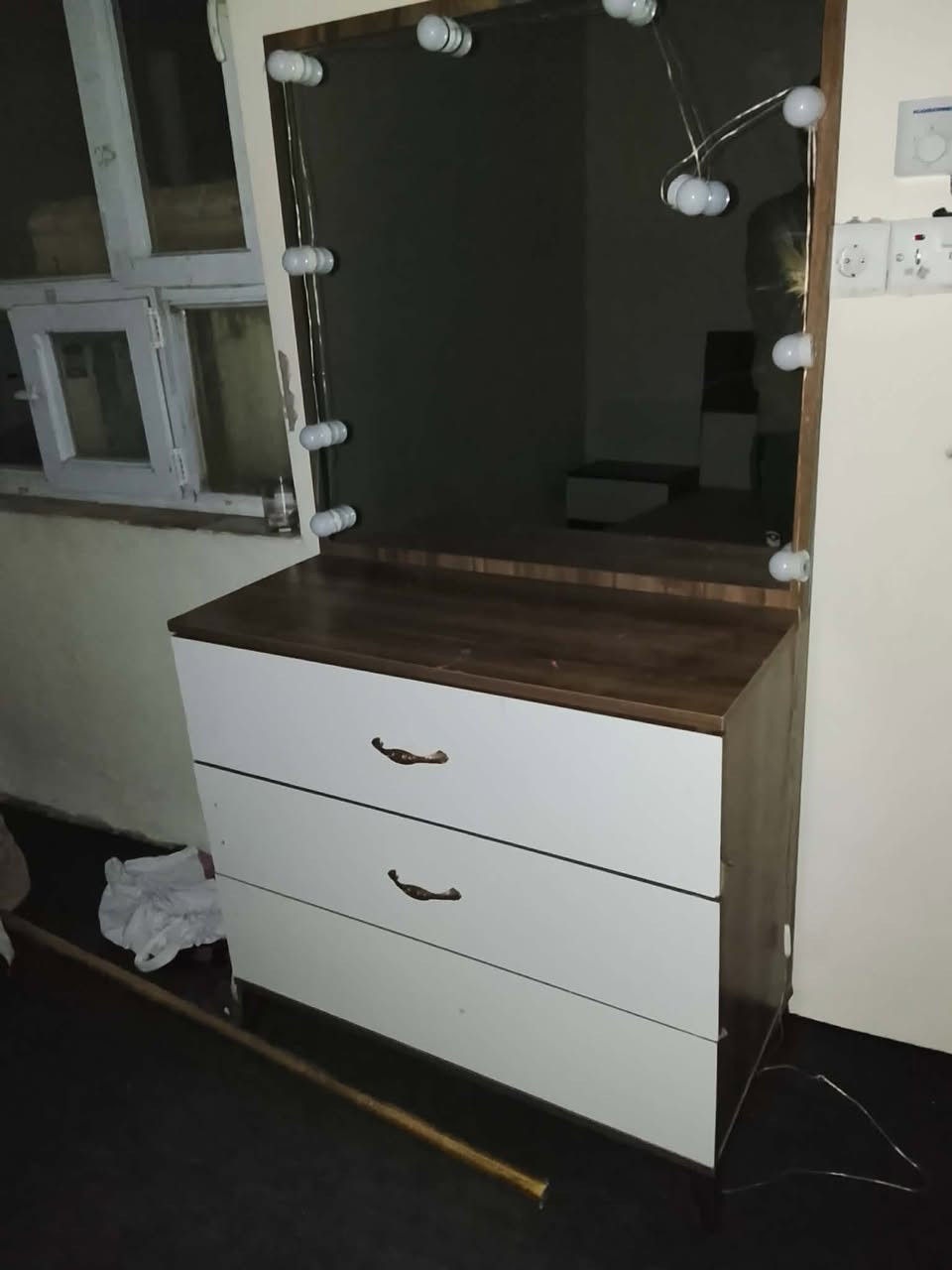 سلام عليكم
غرفه نوم مستعمله كدامك ڝـٍُْ📹ـٍْۆڑهٍ 

الي يعجبه يجي يشوفه ويقيمه 

*********** خابر واتساب
