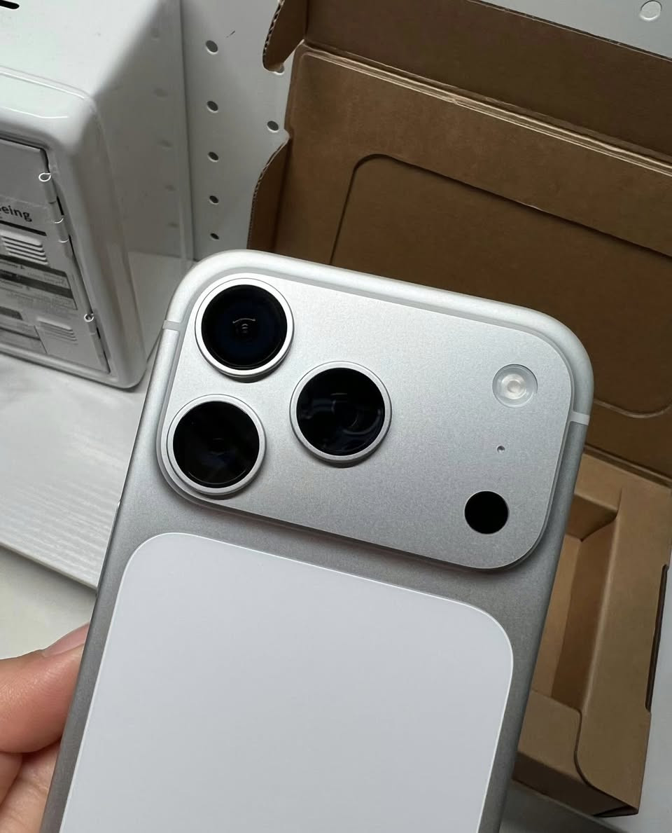 GRADE A+ IPHONE 17Pro 
512GB 
ALL COLORS AVAILABLE 
VERY CLEAN 
BATTERY HEALTH 95% AND Above
INBOX FOR PRICE TAG-🏷 BUY AND RESELL FOR GAIN, CONTACT US ON WECHA
WHATSAPP:https://wa.me/message/3J3PGBOD74KXM1


**إذا كنت صاحب هذا الإعلان وتريد حذفه لأي سبب، رجاءا أرسل رسالة إلى الدعم الفني**