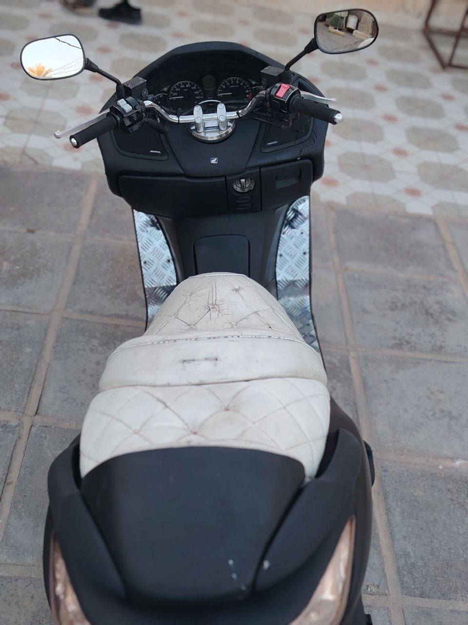 بظ فورزة ٠٩ بجم بومه فول مواصفات الكير ملغي شلعه ومعدل ١٤٠ معدل كلجات  ورة وكدام  وقايش دبلات مانقصه برغي  كهربائيات شغالة كلها   سعر التصال ***********
