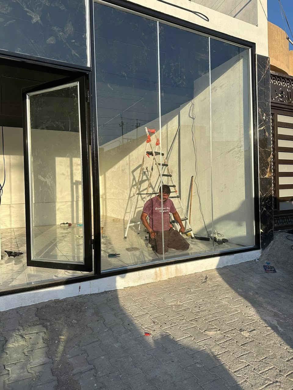 تنفيذ اعمال الزجاج للبيوت والمحلات 
يوجد لدينا كافة اعمال الزجاج والمنيوم 
واجهات محلات 10 ملم 
شبابيك 
ابواب المنيوم 
كاونترات 
ثوابت 
شاور حمام 
السماوه مدخل الصياغ من جهه الخناق هاتف 
‭0783 249 0820‬
***********
