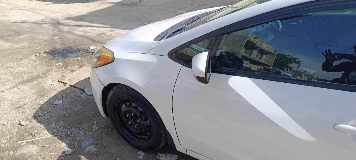 السلام عليكم 
للبيع كيا فورتي 2016 وارد أمريكي 
محرك 1800 دوش 
سونار مرفق بالصور 
السعر 114ورقه وبيها مجال 
مكلف بالنشر 
رقم صاحب السيارة 

0776 644 7357
