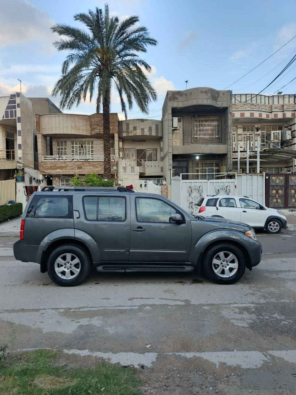 ‏السلام عليكم نيسان باثفندر وارد امريكي موديل 2009 لون رصاصي حادث جاملغ الامامي بنيد شواصي مكفوله ولغود مكفوله فول مواصفات دشبول ارمادا فتحه سقف شاشا كامره خلفيه حساسات خلفيه سياره احلا من الصور مكينه وكير مكفولات مكينه 6سلندر 4000 تبريد مركزي 3قطع ثلج سياره عائليه سبعه راكب 4X4 فور ويل تحكم ستيرن جهتين كرسي السائق كهرباء صدر امامي خلفي جيد سياره جاهزه رقم بغداد دولي بسمي تحويل مباشر السعر 98 وبيها مجال بسيط الاتصال *********** مكان بغداد 
‏ بغداد, العراق
