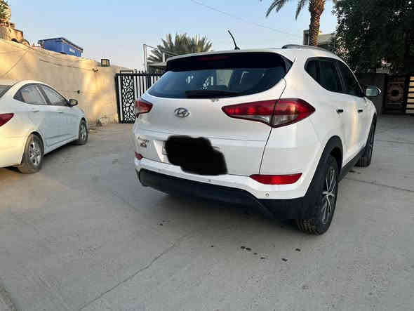 السلام عليكم 
توسان 2017 خليجي 
بنيد مبدل
ماشيه 220000
بغداد
السعر 16500$ وبيها مجال بسيط
***********
