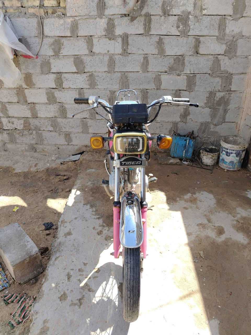 للبيع مديل 20 كلك مكفوله محرك مامفتح بس بي خيط بخار السعر 300او بيها مجال للطيبين العنوان كوفه شارع المعمل ***********
