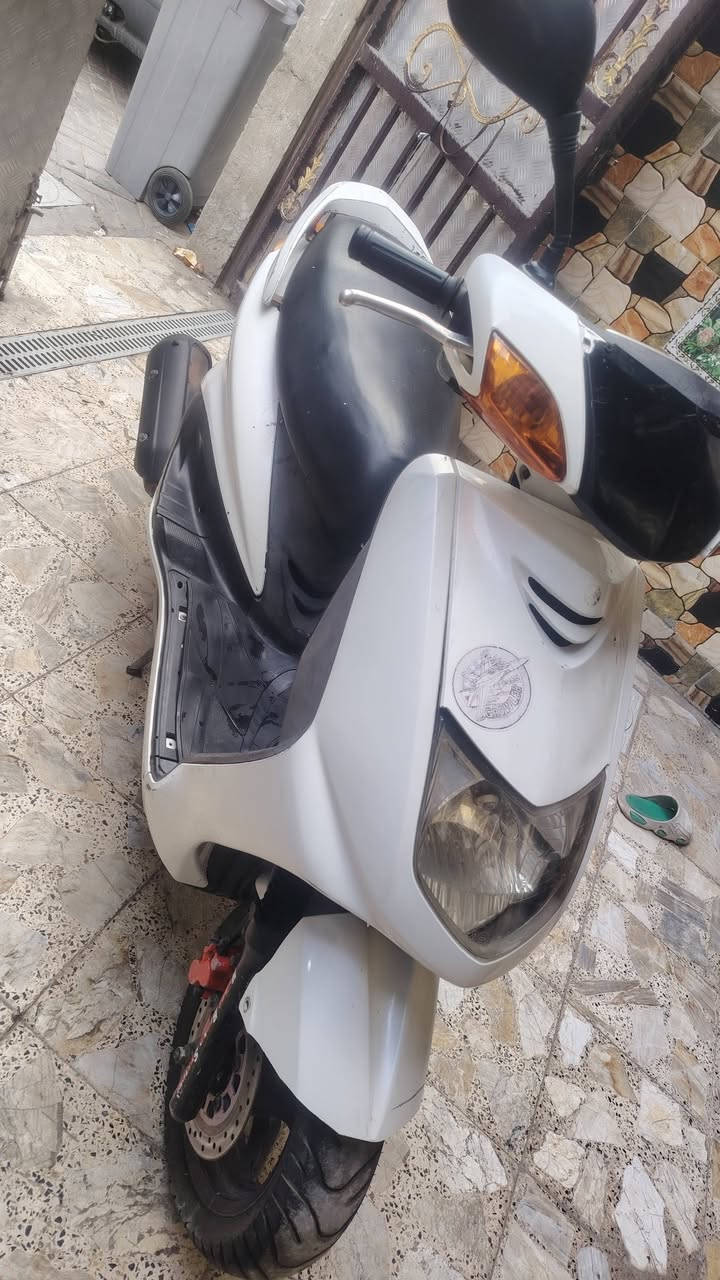 سلام عليكم سكنس كوري نثيه ١٤٠ للبيع مكان بغداد ام كبر والغزلان 
ما بيها اي نقص كلشي شغال 
لايتات +هورن +سلف+ هندر +اشاير +  كلشي شغال 

السعر 550 وبيها مجال 
اتصال رقم ‭***********
