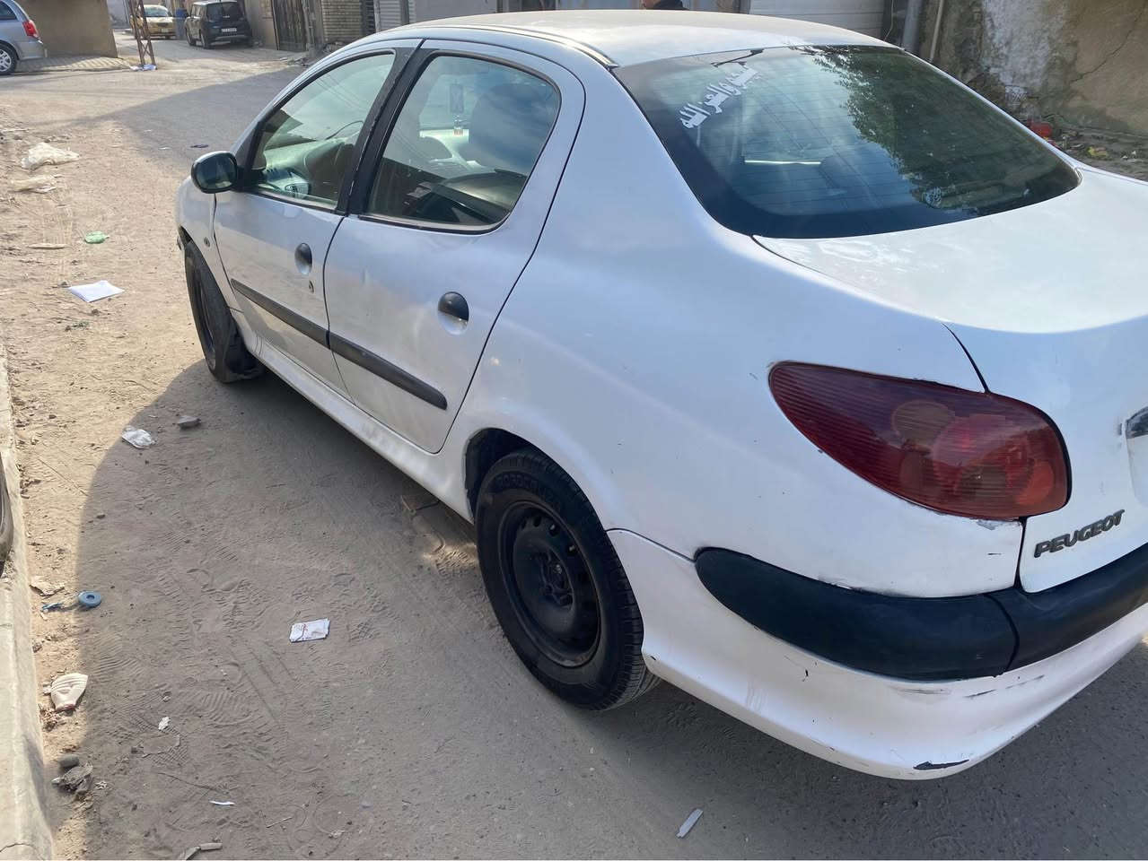 سلام عليكم متاح بيجو فرنسي حجم 206موديل 2008 رقم 11دولي بأسمي هزه جديده سنويه لل30سياره بيه ضربه مثل موضح بالصوره بنيد وجاملغ بدون دواخل حالياً البنيد مايقفل الكير والمكينه خير من الله كهربائيات كله شغاله صدرهه بس الخلفي تعبان اشويه تايرات نص عمر مو انظاف شرط وياك التحويل تجي تكلب وتقتنع عليك الحديد وعليه التحويل وشرعيات السعر 30 وبيه مجال قليل مكاني بغداد حسينية الراشديه رقمي بي واتساب او خاص موجود(***********)واني خادم للجميع بغداد, العراق
