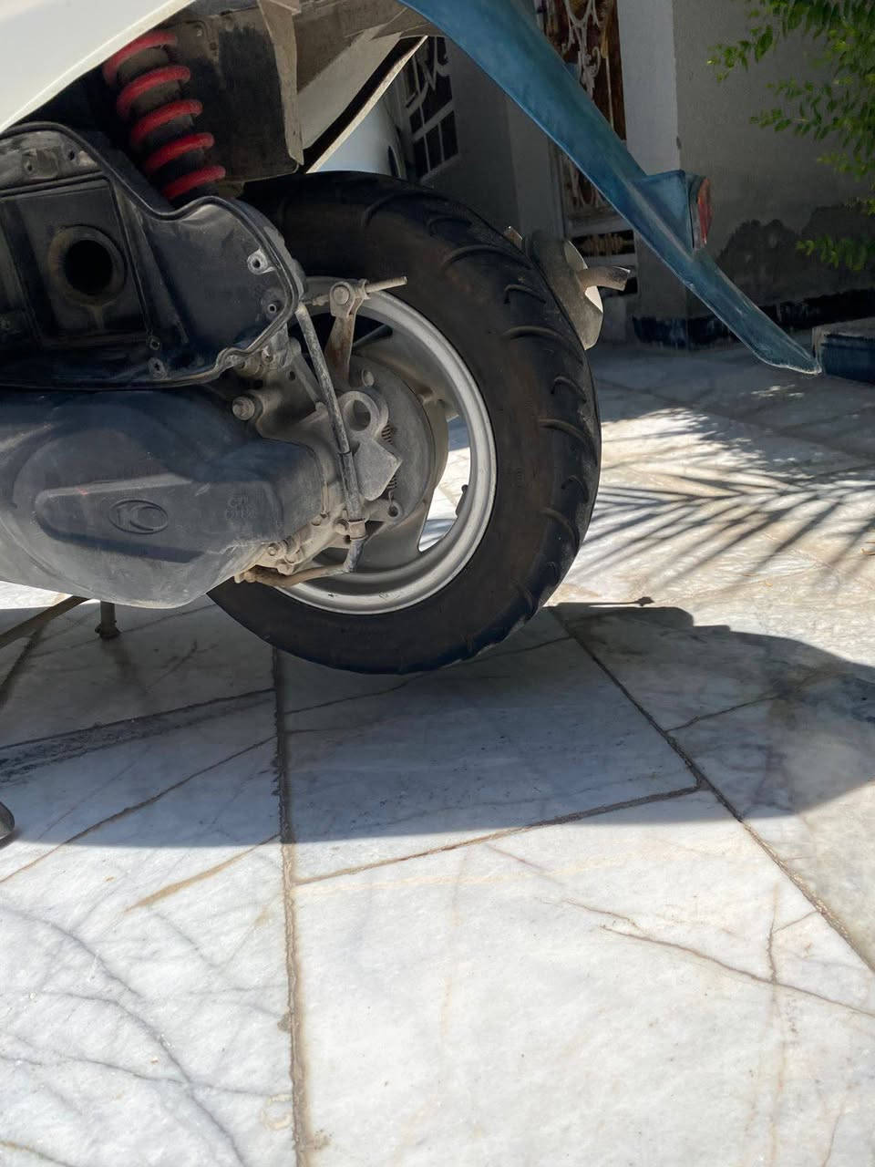 دراجة v2 
دراجه نضيفه ما بيه زلغ  بيه نقص قاعده مال فيت بم والشوته 
الدراجه مفتوحه على ايدي 
ب٣٠٠ وبيه مجال للشراي 
  ***********
