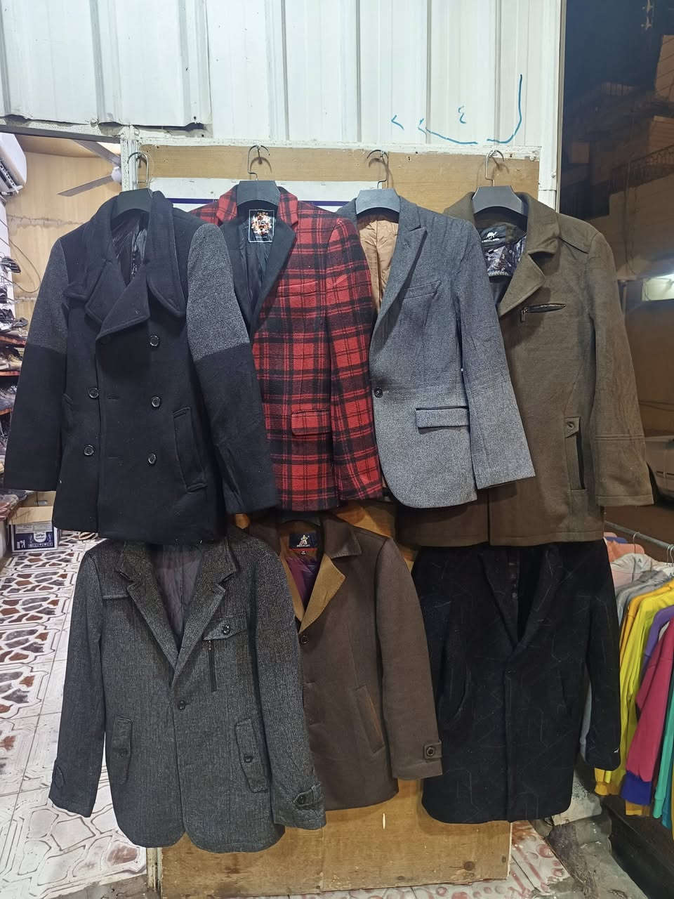 كوت رجالي
العنوان الماجديه شارع الملعب 
قرب السوق محل ابوذر 
***********
