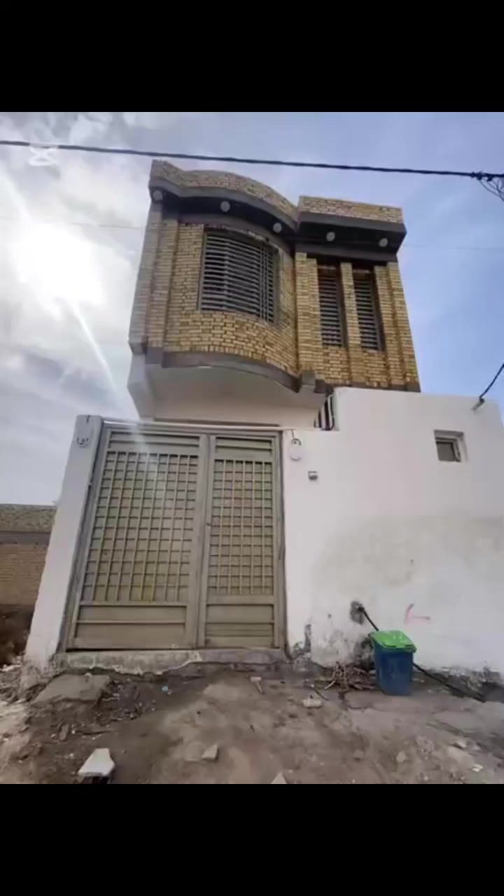 السلام عليكم 
بيت للبيع في حي الجامعة
واجهه5 ومساحة 100
بنيان جديد 2025
بيت طابقين الطابق الارضي غرفه وصاله واستقبال ومطبخ وحمامات 
الطابق العلوي يتكون من حمامات وغرفه وصاله وسطح ***********
