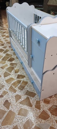 سرير اطفال • هزاز • نظيف