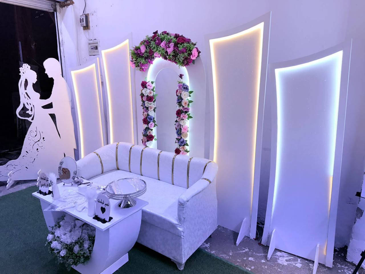 بسم الله الرحمن الرحيم. 
تم بحمد الله افتتاح محلي الجديد (كوشات أوس للأعراس) 🎊💍.
نحن هنا لنضيف لمسة من السحر على ليلة زفافكم بأرقى التصاميم وأحدث الموديلات.
📍 العنوان: [الفلوجة حي العسكري شارع الجيش الشعبي تقاطع شارع اربعين]
📞 للتواصل: [***********]
أهلاً وسهلاً بالجميع!"
