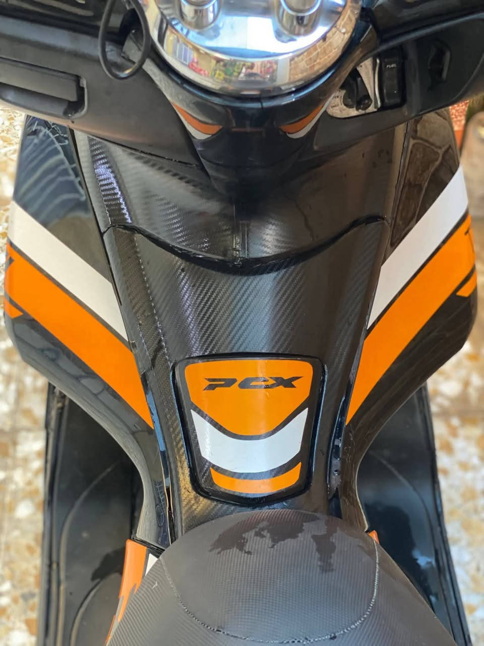 دراجه pcx بي سي اكس جيل اول
الدراجه نضافه فول مكفوله من كلشي 
كفرات مبدل جديده وبيها وشم وسوادات كاربون فايبر بس الكفرات والوشم تقريبا كلفني ورقتين
كلشي شغال بيها 
الدراجه بيها خمده بسيطه كلش ابد ممأثره 
تفصح وتأخذ 
السعرر 1250 مليوم وربع وبيها مجال للشراي 
مكاني بعداد مدينة الصدر 
شراي اتصل وبخدمتك
***********
