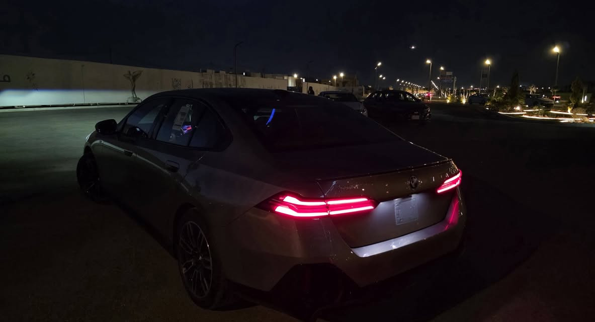 السلام عليكم ورحمة الله وبركاتة
BMW 520I M Package 2025
الرقم : بغداد خصوصي مميز
الوارد : خليجي وكالة العروش 
المسافة المقطوعة : 24،300 الف كيلو متر قابل للزيادة
المواصفات : كامرات و رادارت و حساسات 360 درجة ، كشنات جلد احمر كهرباء مع تدفئة مع خزن ميموري ، اضائة داخلية كرستال ، اضائة خارجية LED و متحركة مع المقود ، 5 بردات ، تبريد قطعتين ، بصمتين و كارت و تطبيق BMW ، اوتو ستارت استوب ، مناع اصطام أمامي و خلفي ، صندق كهرباء مع فتح بالقدم ، هيد اب دسبلي ( داتا شو )
التفاصيل : سيرفيس السيارة كامل بوكالة العروش و سيارة تحت الضمان و ما مغلفة PPF 
الرقم للتواصل واتساب فقط ***********
