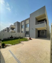 بيت للبيع في مجمع نجمة بغداد السكني على شارع 40الرئيسي المساحة 250 متر...